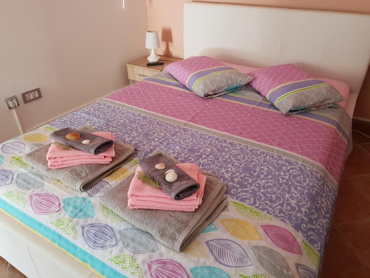 Room Erika Cres Bagian luar foto